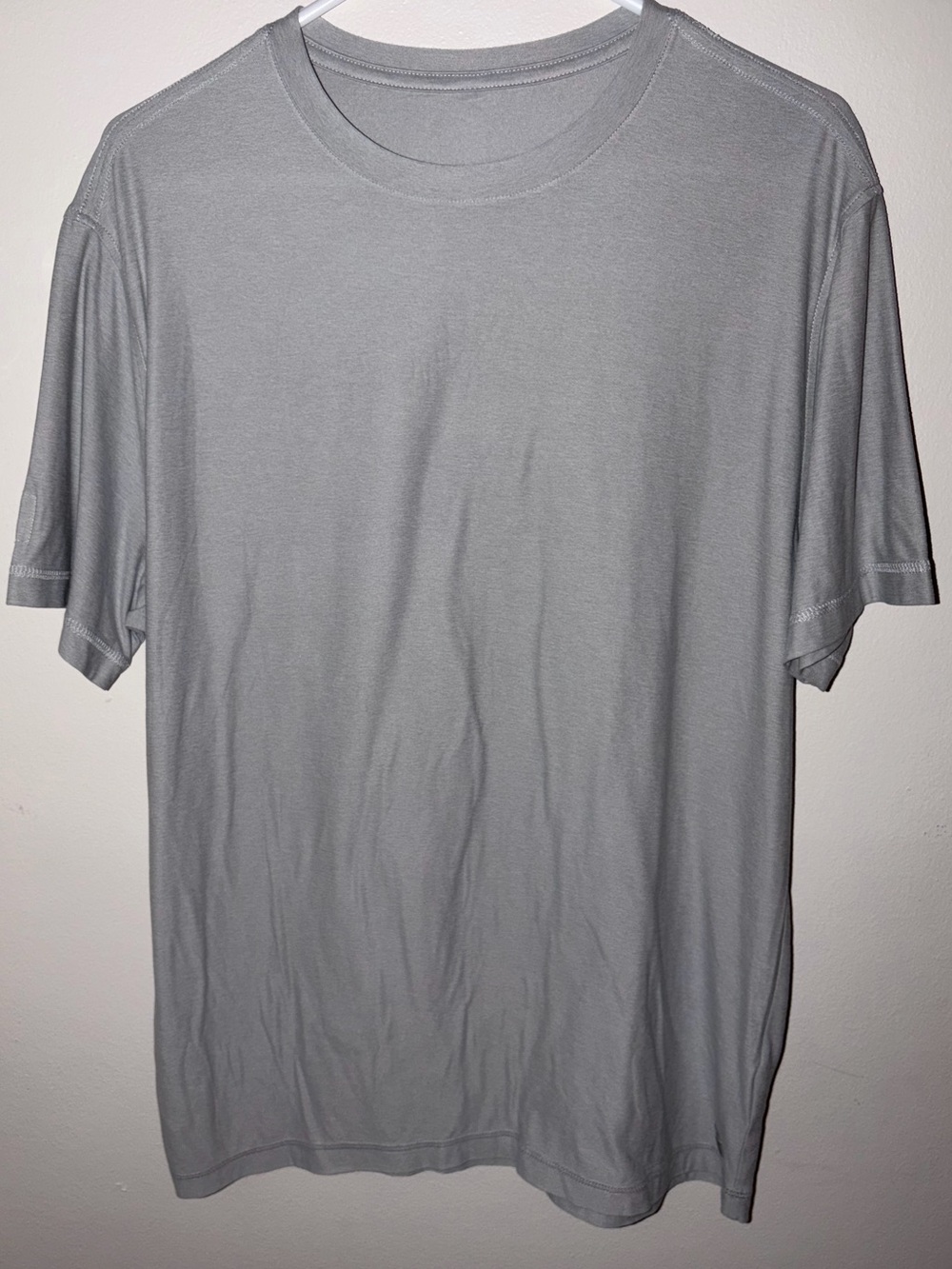 59. Men’s Size Large VUORI Heathered Grey Dreamknit Tee